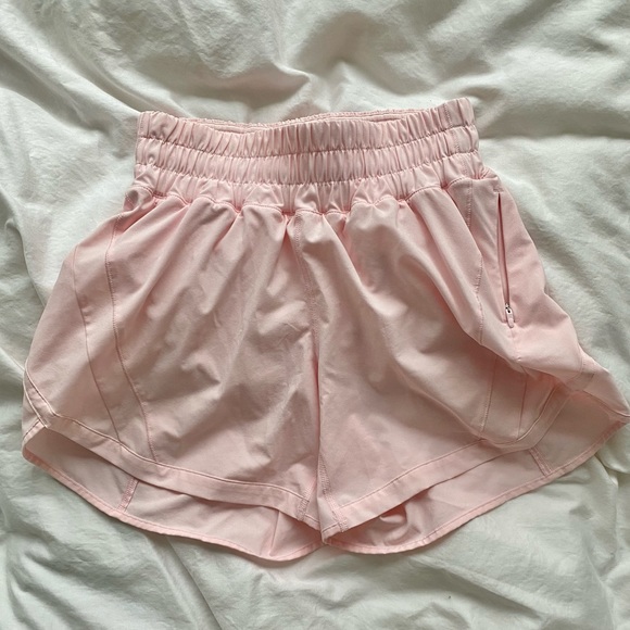 Lululemon Track That Mid-Rise Lined Short 5" - Strawberry Milkshake Colour - Picture 2 of 5